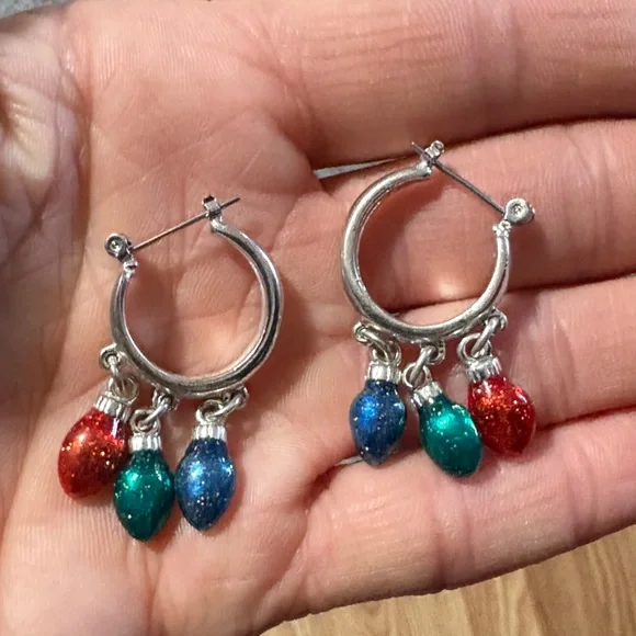 CLEARANCE! FINAL PRICE-NO OFFERS PLEASE-LIGHT BULB HOLIDAY EARRINGS - Picture 2 of 8